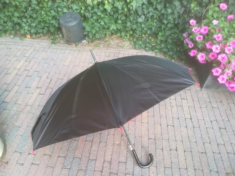 LeonEikenaar's tweet photo. Tijdens het opruimen van de garage kwam ik deze tegen. Wat het is geen idee, maar schijnt in het verleden vaak gebruikt te zijn voor iets... https://t.co/zk7vZCRnrj