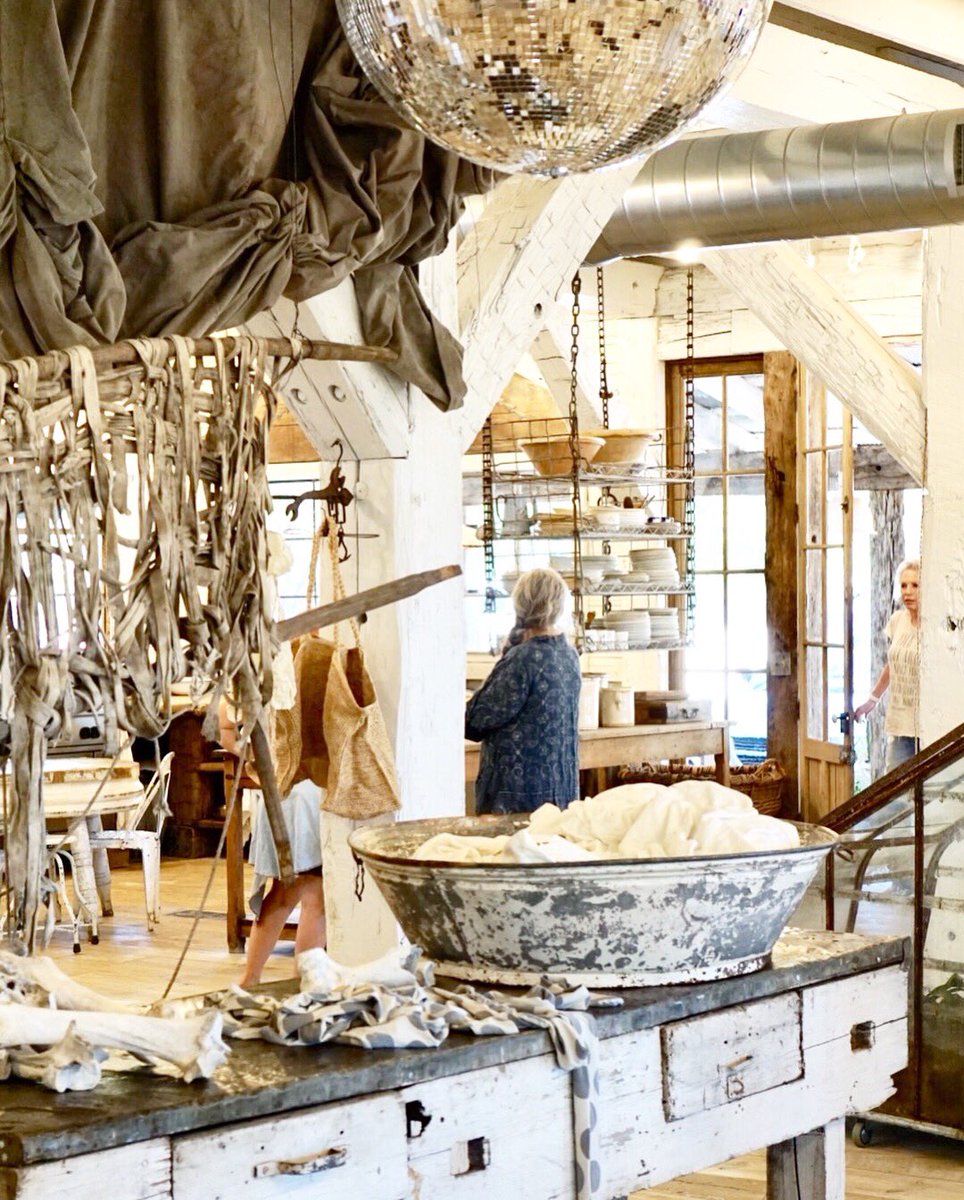 lillyandoak's tweet photo. We spent yesterday exploring the #MagnoliaPearl headquarters, and so glad we did. Robin Brown is by far one of our favorite #Texas #designers with an inspirational story

#handmade #leathergoods #atx #AustinTx #shabbychic #texasranch https://t.co/nOxVYMcP4D