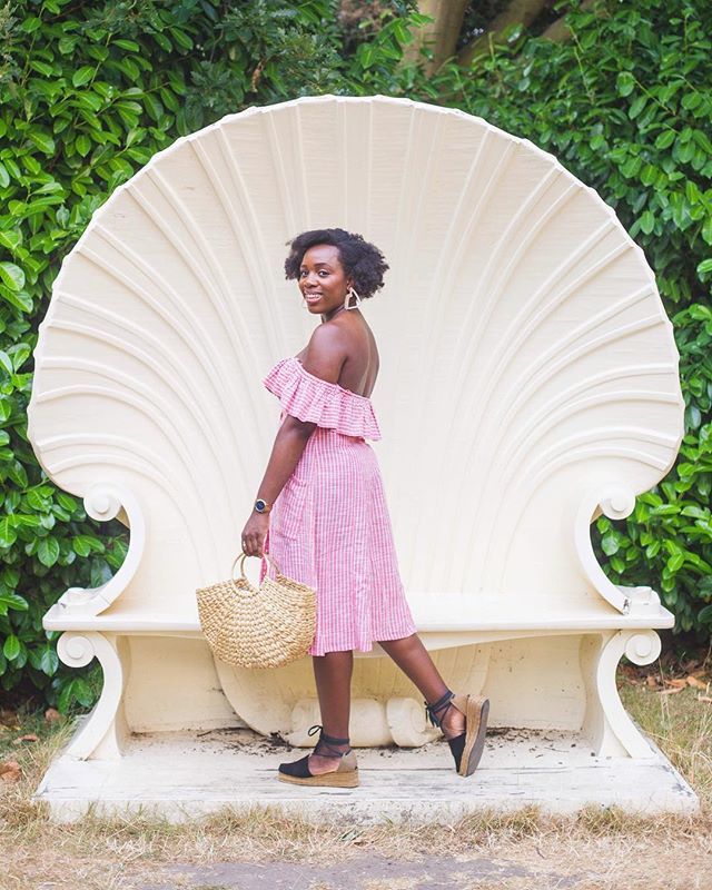 iamkristabel's tweet image. I’m as happy as a clam when I’m discovering new places in London. How gorgeous is this chair at @strawbhillhouse?! There’s more about this 18th Century Gothic castle over on Stories, so much picnic potential! 🍓 
#averagegirlsize #midsizestyle #youbel… ift.tt/2zWJUCB