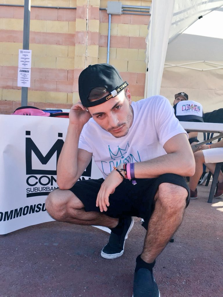 COMMONSCLOTHING's tweet image. Pedazo de día tuvimos ayer en el FESTCOLORS junto a @sweetpain9 fue espectacular y agradecidos de su cercanía con nosotros. Pronto traeremos más cositas con él. BE COMMON! commonsuburbanclothing.com