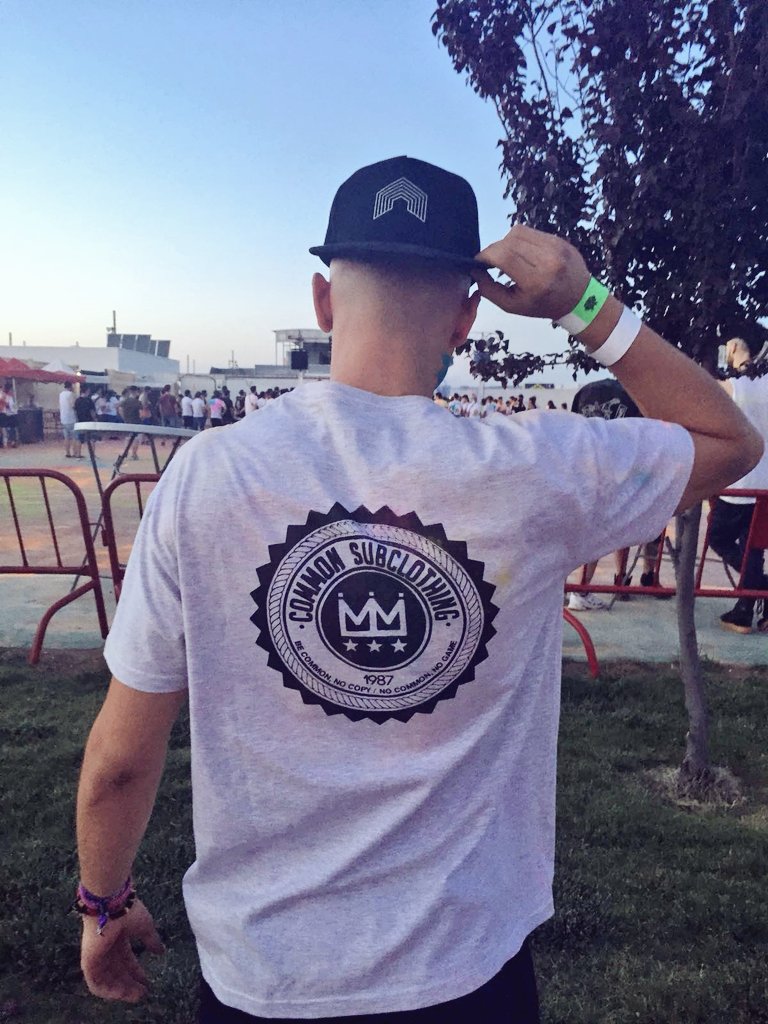 COMMONSCLOTHING's tweet image. Pedazo de día tuvimos ayer en el FESTCOLORS junto a @sweetpain9 fue espectacular y agradecidos de su cercanía con nosotros. Pronto traeremos más cositas con él. BE COMMON! commonsuburbanclothing.com