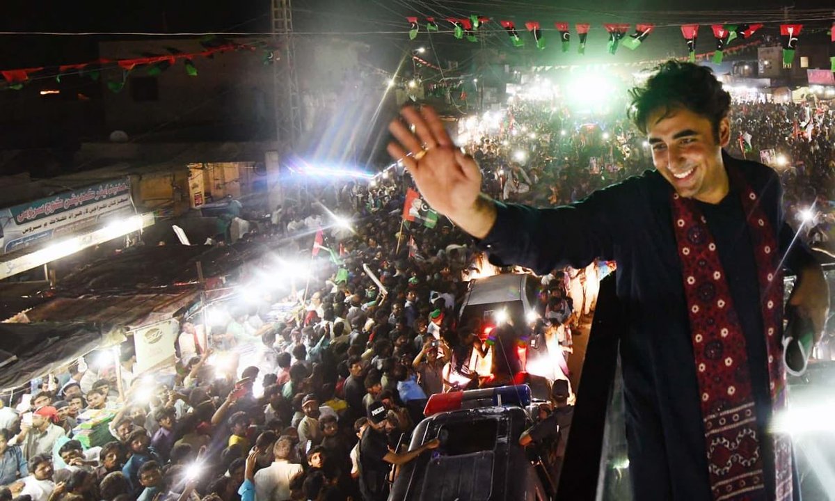 pseudorebel's tweet photo. As @BBhuttoZardari inches his way to Larkana to round off his marathon election campaign he has proven himself as a tireless campaigner, a staunch advocate for democratic principles and a voice of sanity and calm in these chaotic times. #SindhKiAwazPPP https://t.co/rMqJqndaiv