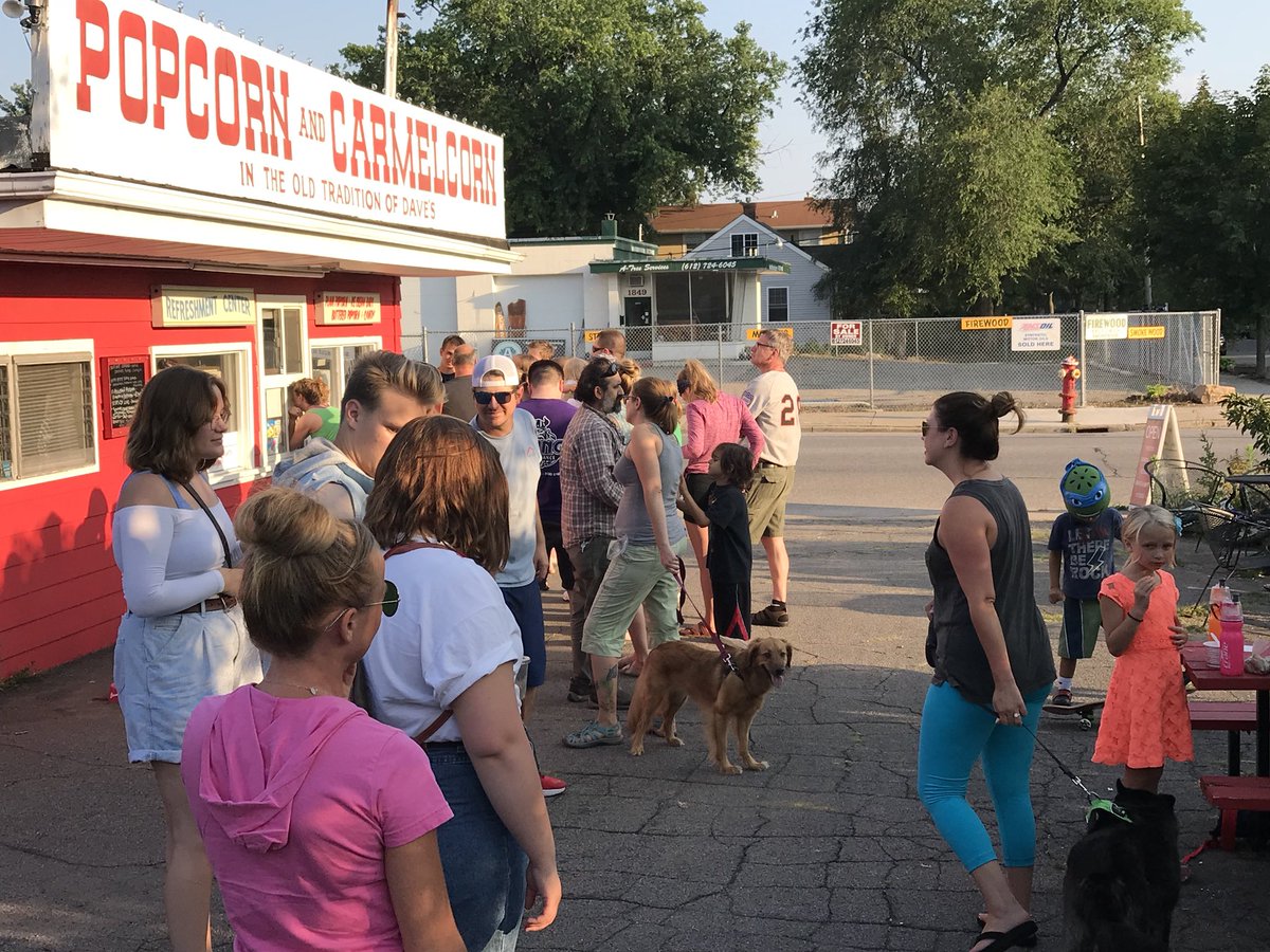 vtuss's tweet image. Last night at Dave’s Popcorn is just a tad busy. #southmpls #sompls.