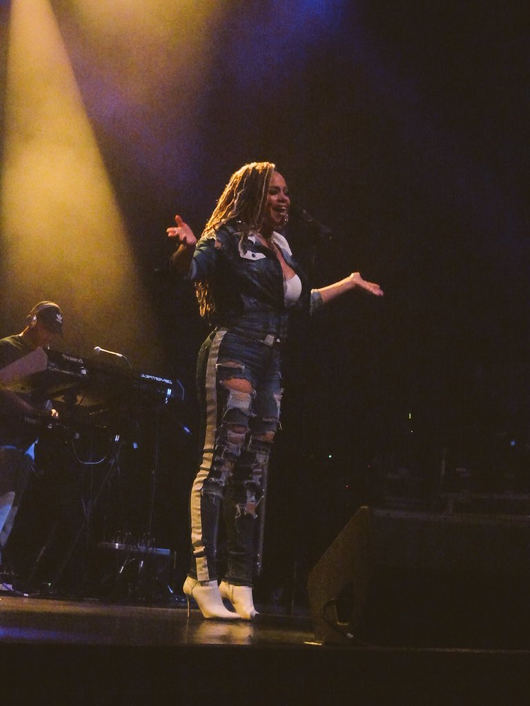 JUMPINSOUNDS's tweet photo. The First Lady of R&B hip hop @faithevans slaying @indigoatTheO2 for @Musicalize on #TheKingAndITour #FaithEvans #NotoriousBIG #TheKingAndI #BadBoy #Indigo2 #Theo2 #Musicalize #NewMusic #ClassicMusic #LiveMusic #LoveMusic ##JUMPINSOUNDS https://t.co/bF3kSfXIyF