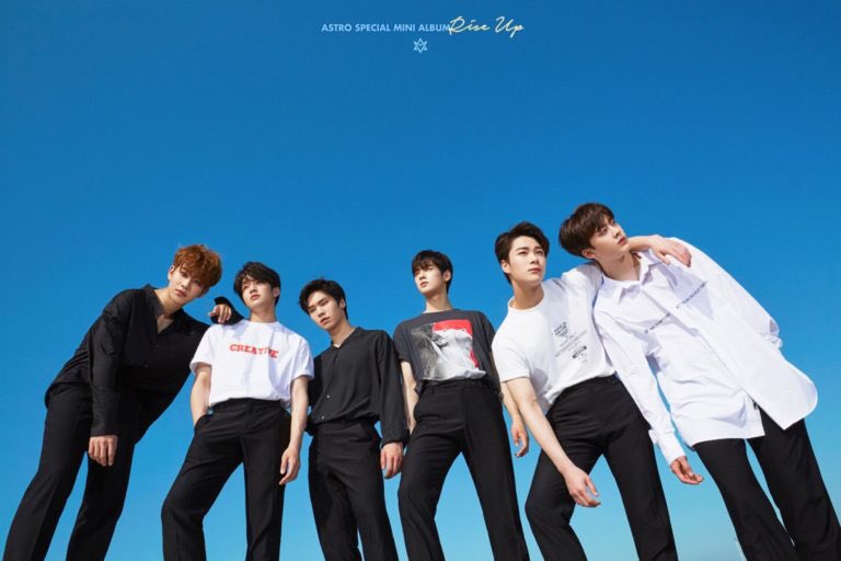 Kpop_Comebacks's tweet photo. 《Week July 22 - 28》
24 #ASTRO Always You
24 #LABOUM Between Us
25 #KARD Ride On the Wind
26 #FTISLAND Summer Night’s Dream https://t.co/D2k79TvvY2