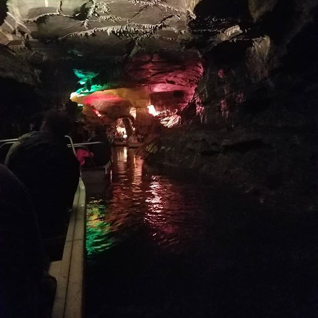The boat ride in the #howecavernsny #cavernsofinstagram #water #underground #cavescene #cavern #howe #newyork_world ift.tt/2A2CrSC