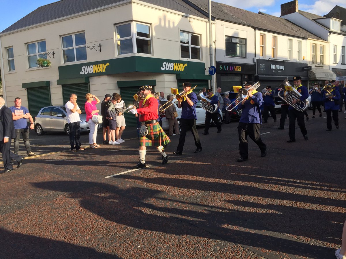 ballygowanpipe's tweet photo. Some of our members enjoyed the @SuperCupNI parade this evening. A nice break after all our engagements over the last few weeks. https://t.co/saTRvf8AMu