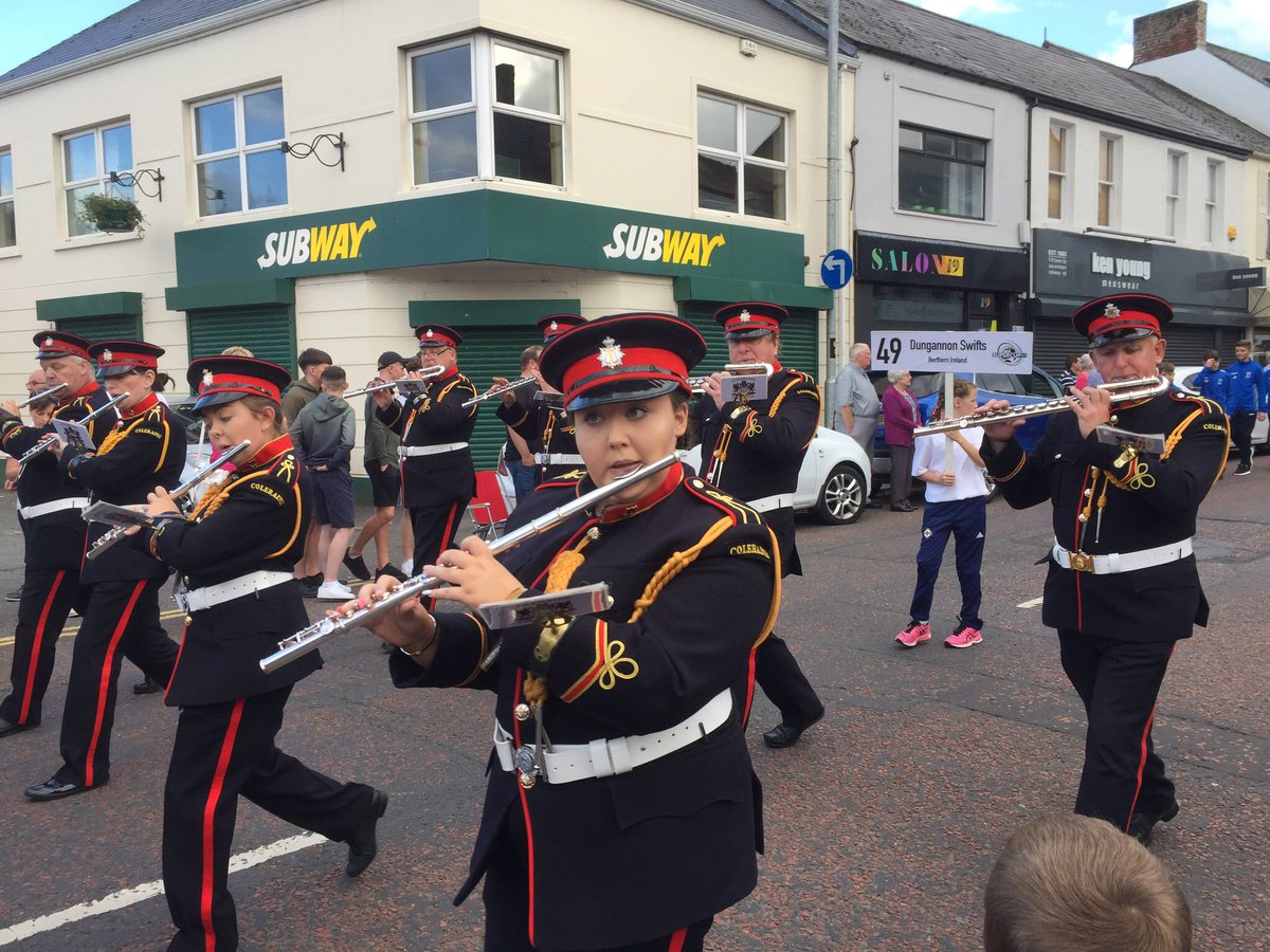 ballygowanpipe's tweet photo. Some of our members enjoyed the @SuperCupNI parade this evening. A nice break after all our engagements over the last few weeks. https://t.co/saTRvf8AMu