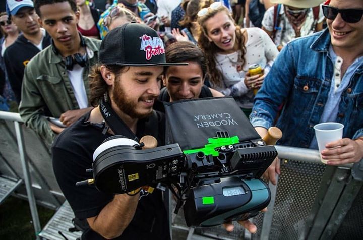 redrockmicro's tweet photo. #SpotTheRock: JV Studios sharing their 1st AC view with the crowd on their #microRemote equipped director's monitor!

The award-winning microRemote system has a range of 1 mile (line of sight) letting you pull focus from any vantage point!🎯

Order yo… https://t.co/AjqQA3BUCM https://t.co/oUigmA2rDu