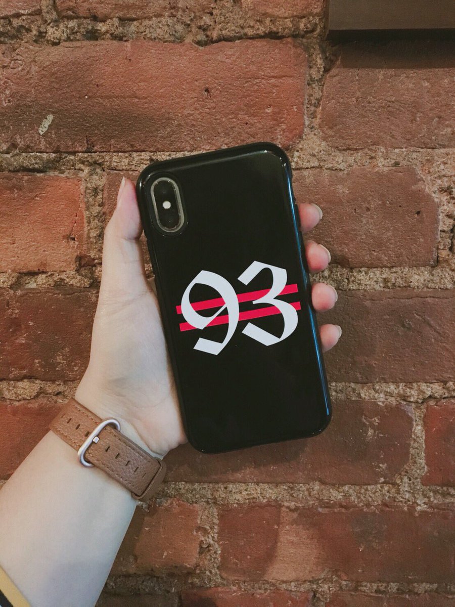 PUIPUYPUI's tweet photo. ได้เคส 93 พี่มาร์คมาแล้ววว มันดีมากก #จบการรีวิว 😝🐰 @mtuan93 #mark93 https://t.co/56ibUVEHAj