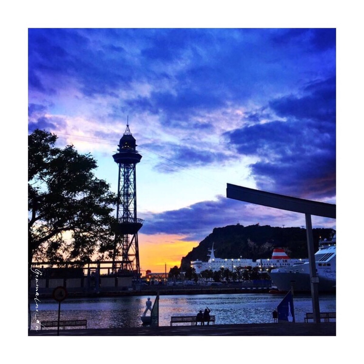 nomadnesspr's tweet photo. I’m so obsessed with colorful skies and sunsets. How beautiful is this 🧡💙 https://t.co/9aF50Gjwm5