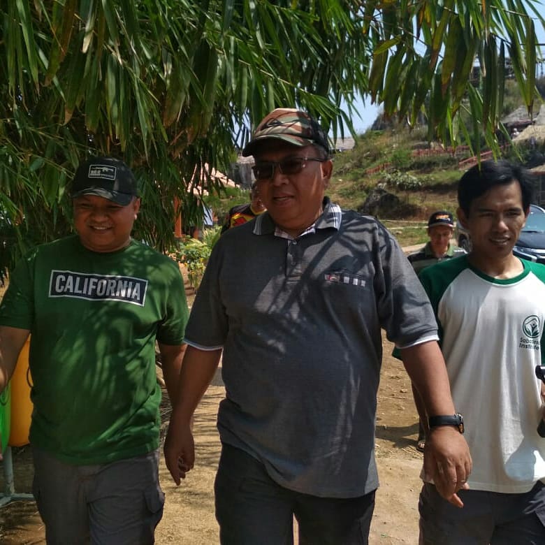 kebonmanggu's tweet photo. Knjungan Bupati Sukabumi ke #DestinasiWisataAlam #KarangPara Mninjau Ksiapan Sirkuit Kjuaraan GrassTreck Seri III Bupati Cup. #ManfaatDanaDesa
#4ProgramPrioritas #SorgaDesa #Embung #Prukades #Bumdes @kebonmanggu
@jokowi @EkoSandjojo @anwsanusi @taufikmadjid71 @fachrilabalado https://t.co/EOKfsONd3M