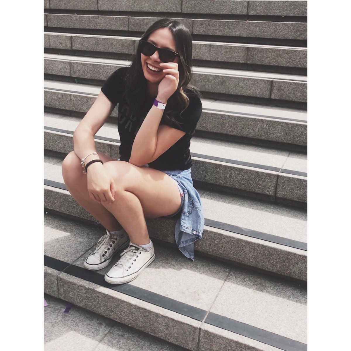 wataemelonsuga's tweet image. Comemorando os 8 anos da maior boyband do mundo na escada onde tudo começou. #8thYearsOfOneDirection #8YearsOfOneDirection @onedirection ❤️