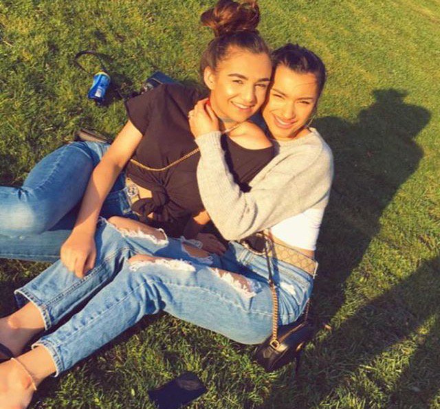 Palvishamalikx's tweet photo. Happy birthday to my baby @WaIiyhaAMalik 💜 Can't believe you are 20 wow ! I'm so proud of what you achieved and I wish you all the happiness you deserve 💕💕💕  I love you loads oldie! And inshallah many more to come 💃🏼 I wish I can write more but I can't 🤧 https://t.co/0EiAjY2eEL