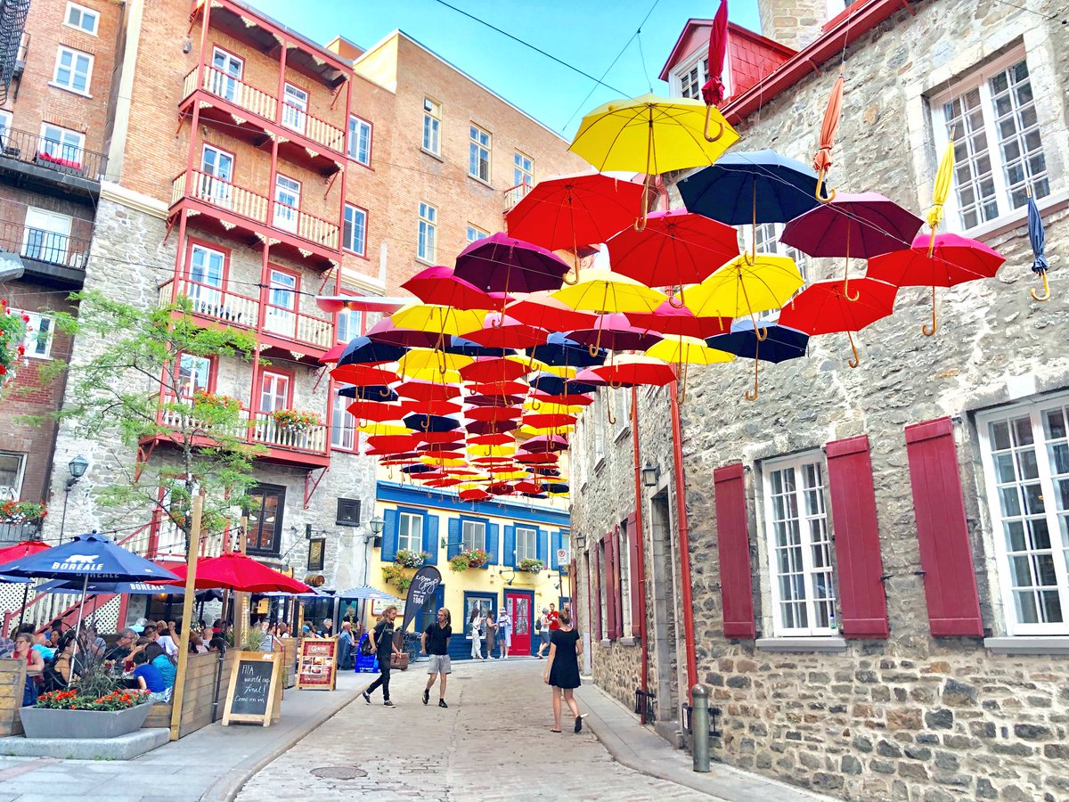 N Horita Twitterissa カナダ ケベックシティー 世界に広がる傘アート Publicart