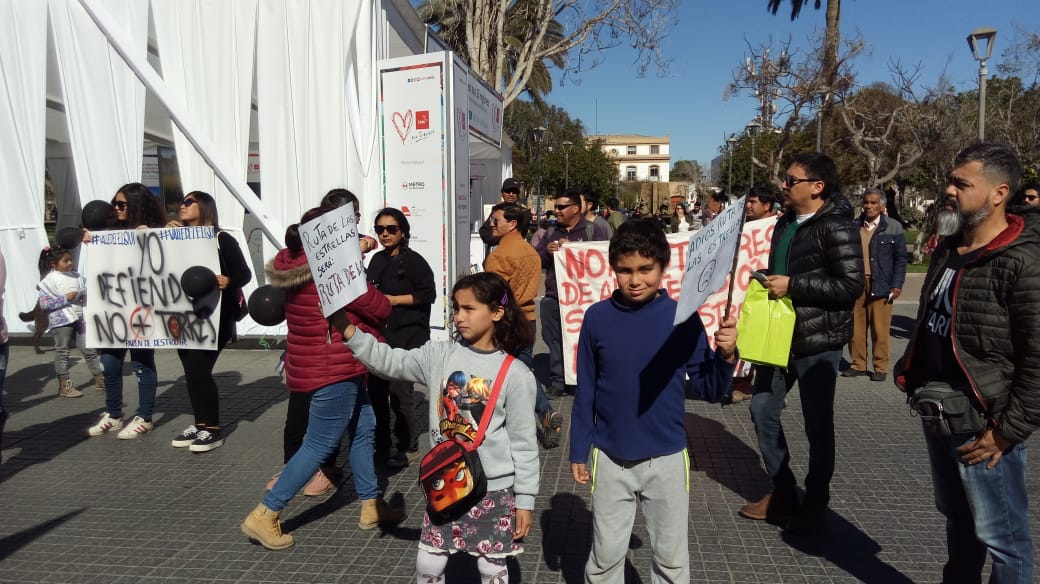 Codepue2's tweet photo. Niños Adultos Valle Elqui+5taRegión marchamos https://t.co/QvUWQj8zNf contra trazado Torres Alta Tensión Interchile causando HOY DAÑOS GRAVES SALUD/VIDA LIBRE CONTAMINACIÓN/CALIDAD VIDA @Cooperativa @biobio @MMAChile @ministeriosalud @Jandittta @Valledel_Elqui @SlvmoslaCampana https://t.co/mPuQrNL6tf