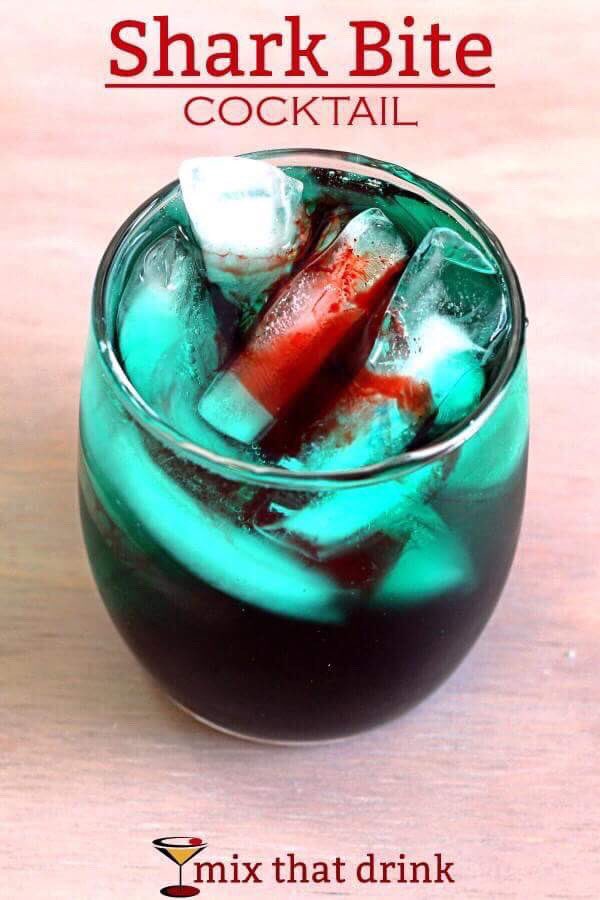 GhouliaChilds's tweet photo. It's #SharkWeek! BLOOD IN THE WATER SHARK BITE Cocktail via Mix That Drink. ๐ฆ#GhastlyGastronomy #Shocktail
https://t.co/L7pICHDYKg https://t.co/fNPsWHbVMQ