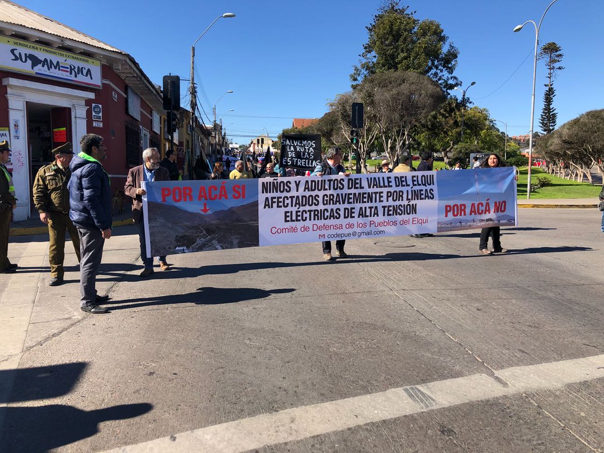 Codepue2's tweet photo. Niños Adultos Valle Elqui+5taRegión marchamos https://t.co/QvUWQj8zNf contra trazado Torres Alta Tensión Interchile causando HOY DAÑOS GRAVES SALUD/VIDA LIBRE CONTAMINACIÓN/CALIDAD VIDA @Cooperativa @biobio @MMAChile @ministeriosalud @Jandittta @Valledel_Elqui @SlvmoslaCampana https://t.co/mPuQrNL6tf