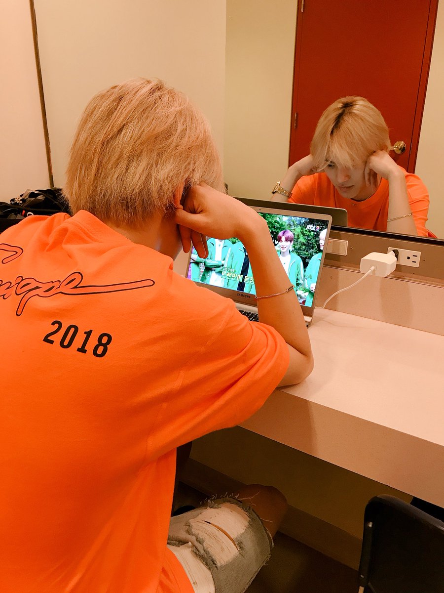 MONSTAX_FR's tweet photo. [TWITTER] 220718-Kihyun》 

Mihyukie est en train de regarder la bande annonce de l'épisode 7 de  Monsta X Ray ~~~ Si vous êtes curieux Monbebes, ne manquez pas les broadcasts #MONSTAX_RAY

MonstaXEurope https://t.co/icbHnhPRH5