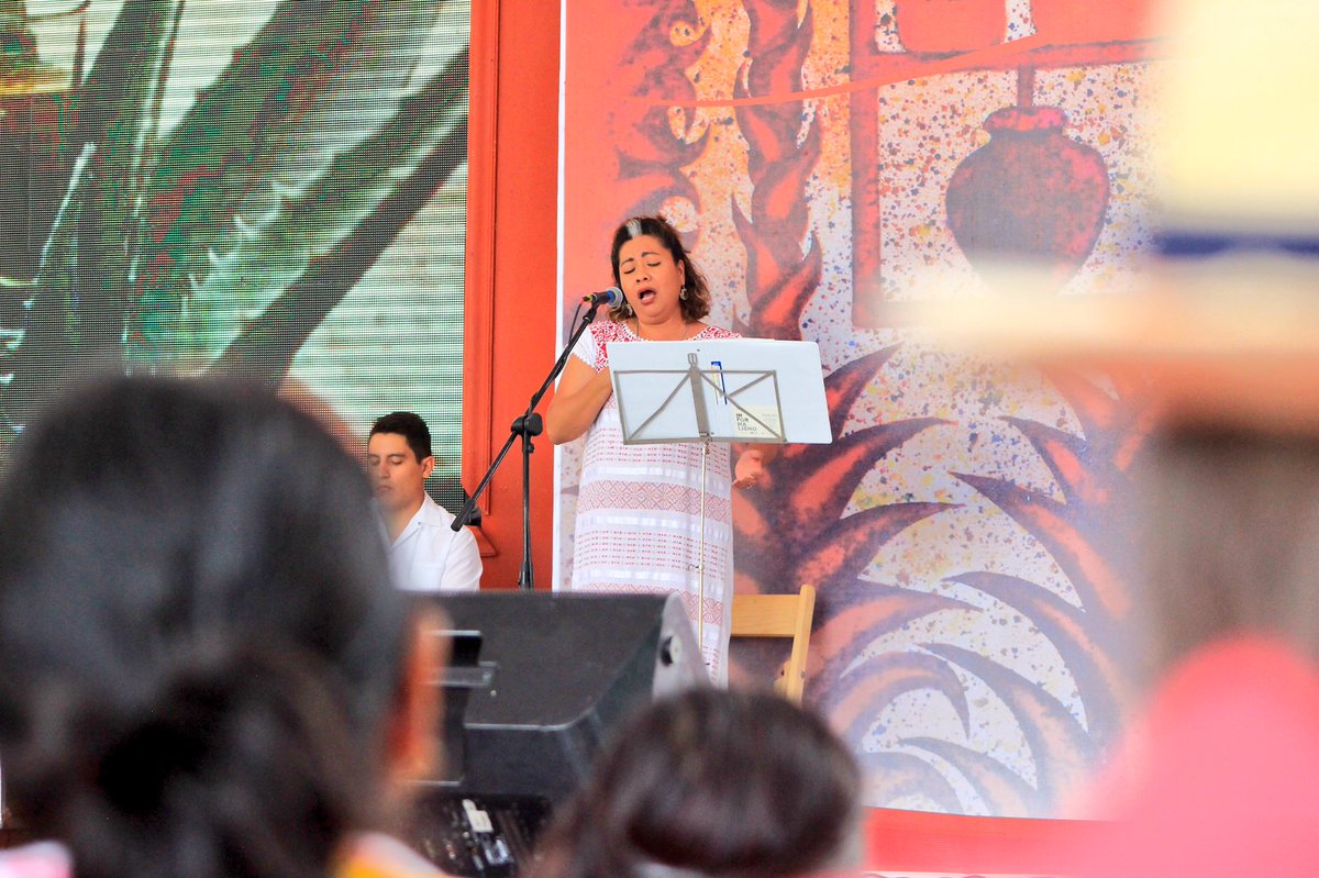 FeriaMezcalOax's tweet photo. La delegación de #Teotongo se presenta en el escenario principal de la Feria del Mezcal. Este domingo 22 de julio, no te pierdas el concierto de Elmar Mendoza a las 5 pm y a las 7 pm la Furia con Lujuria Sonidera. ¡te esperamos! #Guelaguetza2018 #Oaxaca https://t.co/EqwvhQpXuL
