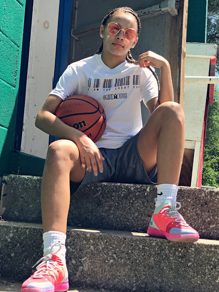GrindHouseBB's tweet photo. @mrsmac0606 ROCCIN THAT #IAMTHECHEATCODE T-SHIRT 🔥🔥🔥. GET YOURS NOW!!! INBOX ME IF YOU WANT TO PURCHASE ☝🏾 $20. WHITE & BLACK #GrindHouseBasketball #iTrainWithMarcusWalker #DT #Likes #Follow #Clothing #Basketball #BallIsLife https://t.co/gMtsy1jWBU