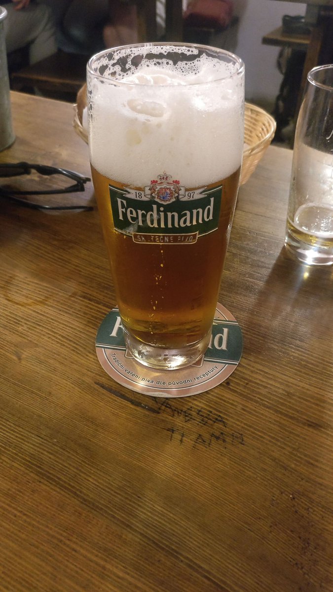 pedroja9's tweet photo. Pues ya de vuelta en casita después de unas pequeñas #vacaciones por #Praga.Un placer volver, sino fuera por la masificacion... Pero bueno.
5 dias
99 km recorridos
18lt de cerveza aprox.
Funcionamos a un botellin por km!
🤪🤣🤣 #ferdinanda #beer https://t.co/Iyg0FQBWUY