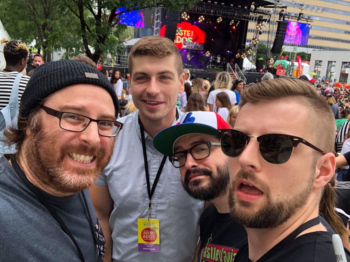 JeuSerieux's tweet photo. Le QUATUOR INFERNAL des #JokesDePapa au gala #JPADOS. 😱😁🤓😎 (featuring @GaboomFilmsQC) https://t.co/epTCAwGAzJ