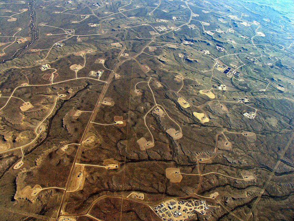 Klimaatzuster's tweet photo. @TremblinTony Schaliegas, oliewinning, bruinkoolwinning muuuuuuuuch better 😳 #endecocide #fracking #411ppm #co2 https://t.co/TiPogZ9YSV