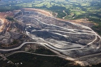 Klimaatzuster's tweet photo. @TremblinTony Schaliegas, oliewinning, bruinkoolwinning muuuuuuuuch better 😳 #endecocide #fracking #411ppm #co2 https://t.co/TiPogZ9YSV