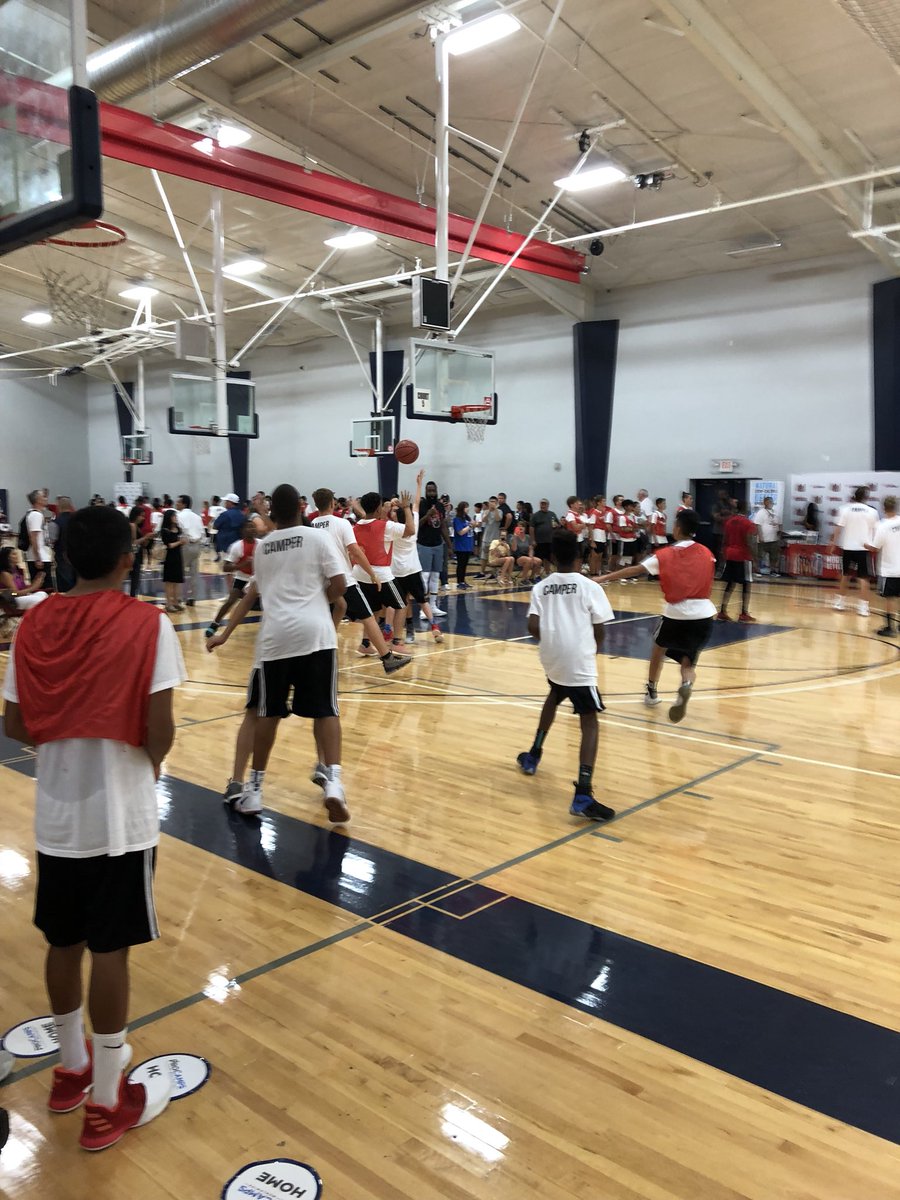 Momof_OZ's tweet photo. Fun day 2 at the James Harden camp! #Experience @procamps @jharden13 @kroger @academy https://t.co/1JGty0xArf