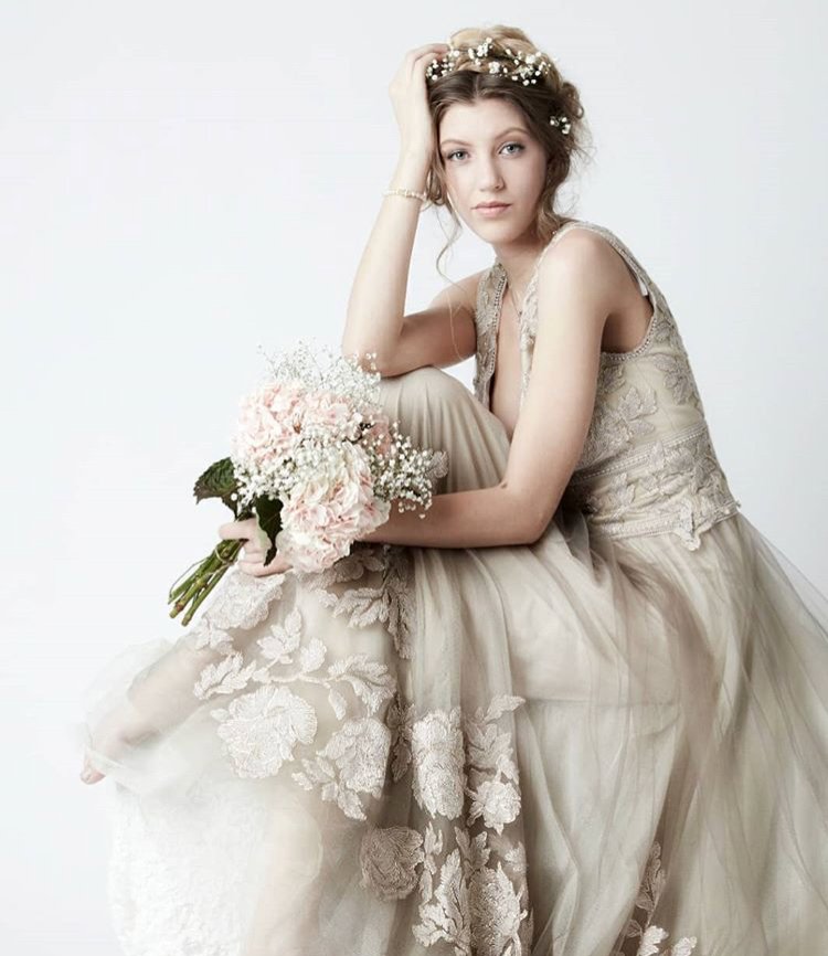 FIDM's tweet image. Who else is loving this styled look by FIDM #VisualCommunictions Student, Karlee Munson, for her #FashionStyling class?! #StudentWorkSunday