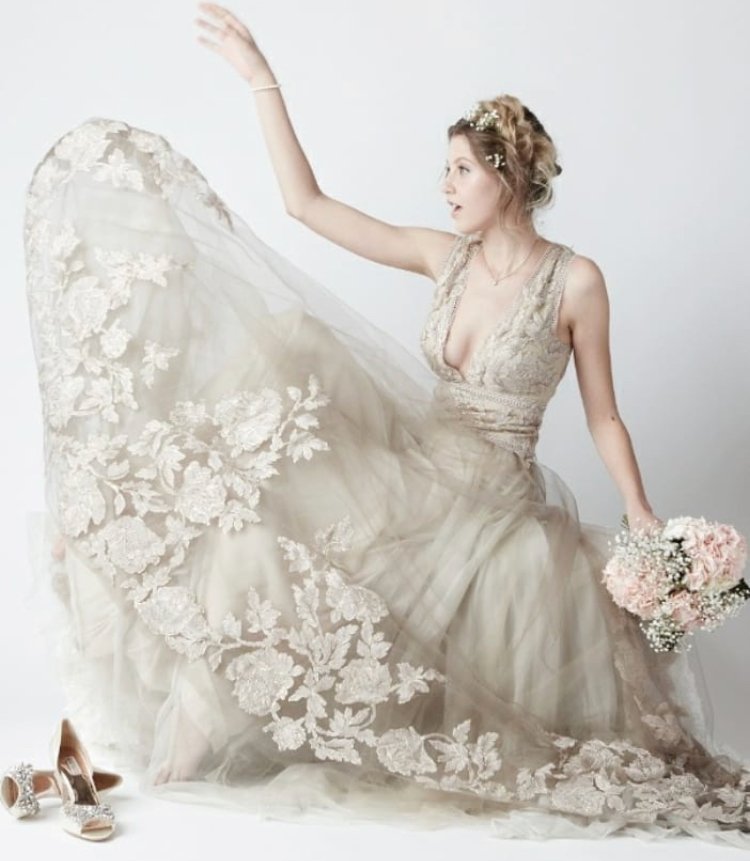 FIDM's tweet image. Who else is loving this styled look by FIDM #VisualCommunictions Student, Karlee Munson, for her #FashionStyling class?! #StudentWorkSunday