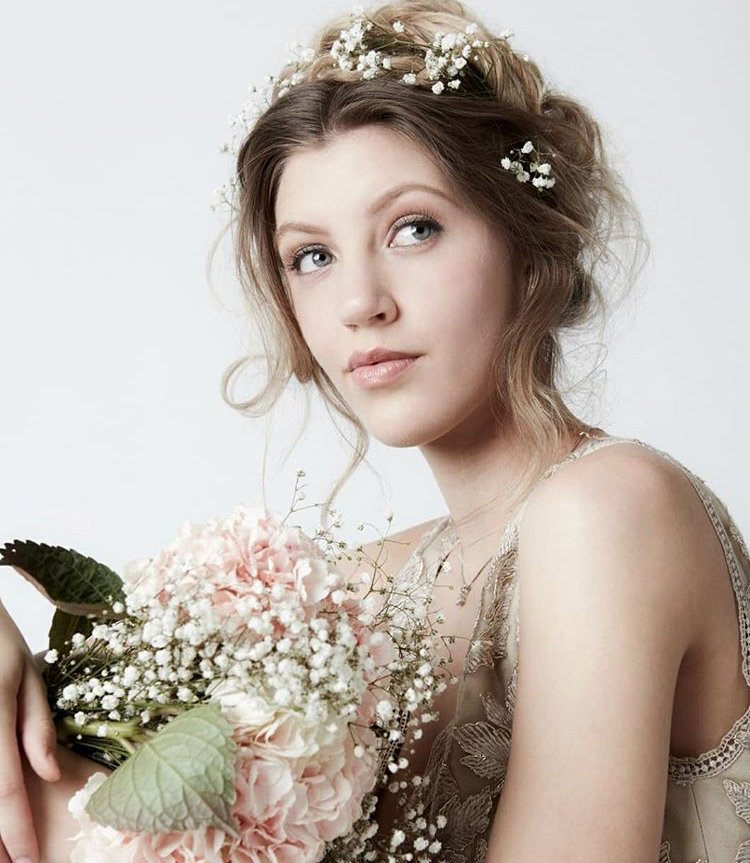 FIDM's tweet image. Who else is loving this styled look by FIDM #VisualCommunictions Student, Karlee Munson, for her #FashionStyling class?! #StudentWorkSunday