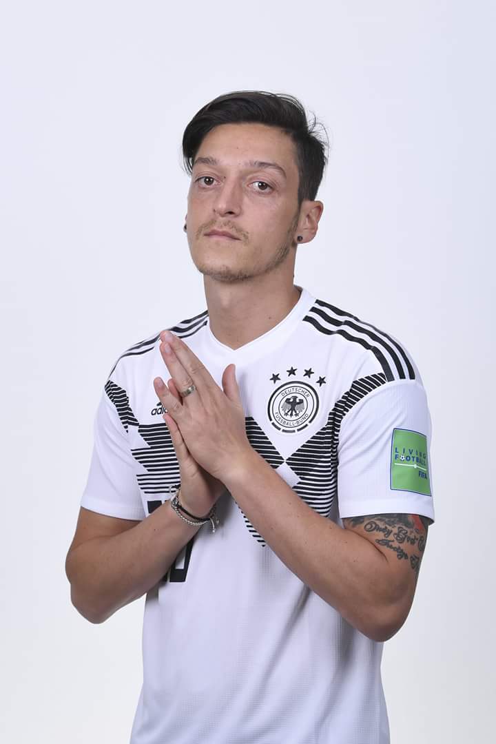 SefakoTumi's tweet photo. Football is like love, be where you are appreciated 
If they don't value your input, leave them, be where you are loved. 
Good decision Ozil https://t.co/ewIctwOtMT