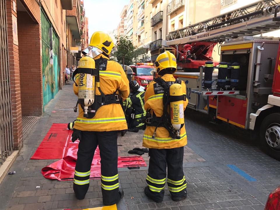 SAMUR_PC's tweet photo. #Ambulancias
El #TES (técnico en emerg. sanitarias) es una titulación sanitaria de FP (grado medio). Además de conducir, también realizan funciones asistenciales. Su trabajo es muy importante para ofrecer #SVB y #SVA de máx. calidad.#TrabajoEnEquipo
¿Sus funciones en @SAMUR_PC?👇 https://t.co/2OJZKvpNb9