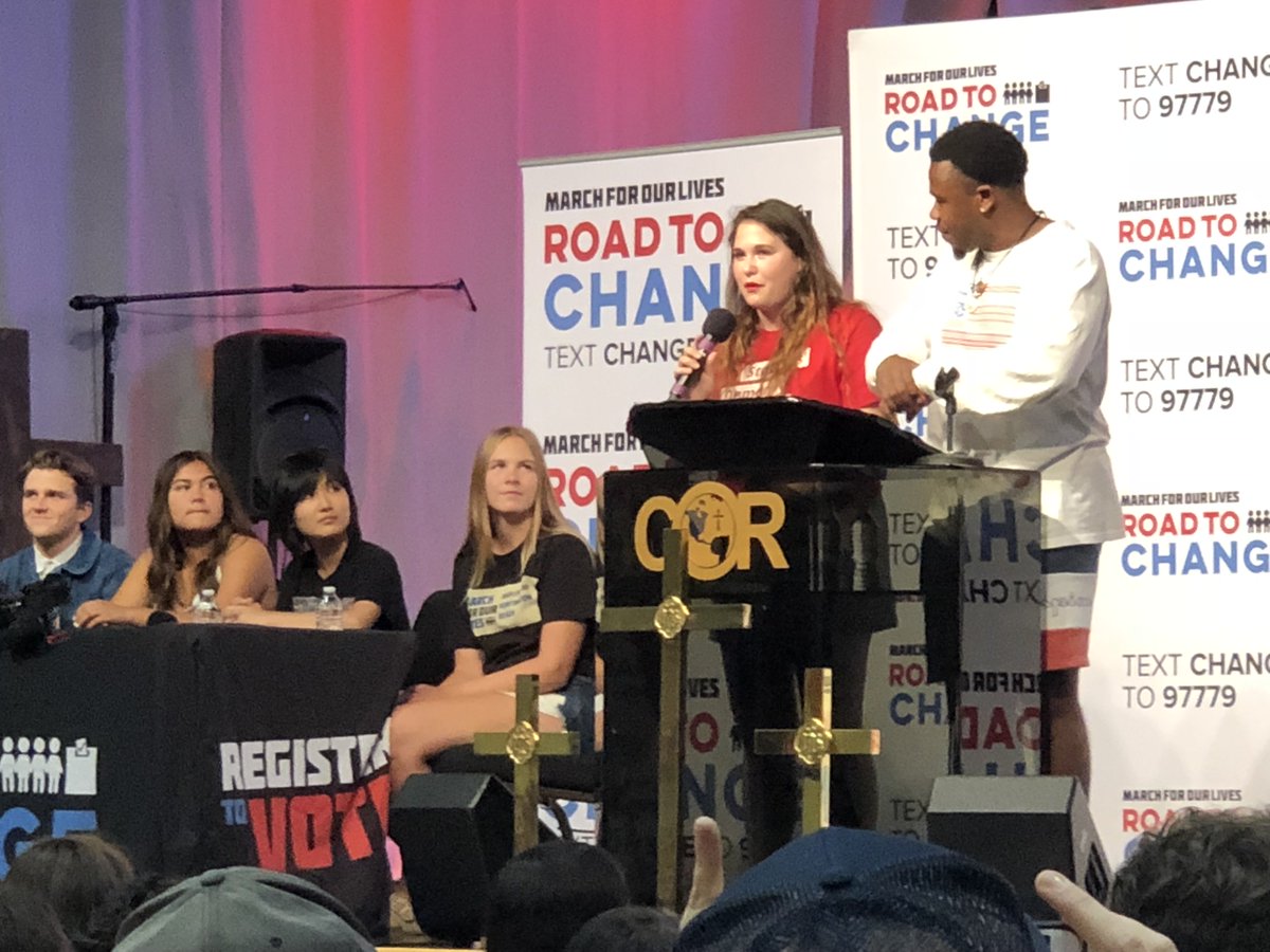 allontheline_ca's tweet photo. Packed room in #Irvine on the @RoadToChange tour with @amarch4ourlives @studentdemandoc @soc4change! These incredible young organizers and #OFAFellows are making real change in their communities and nationwide. #CA48 #OFAction #RoadToChange https://t.co/6pPmTd3EUW