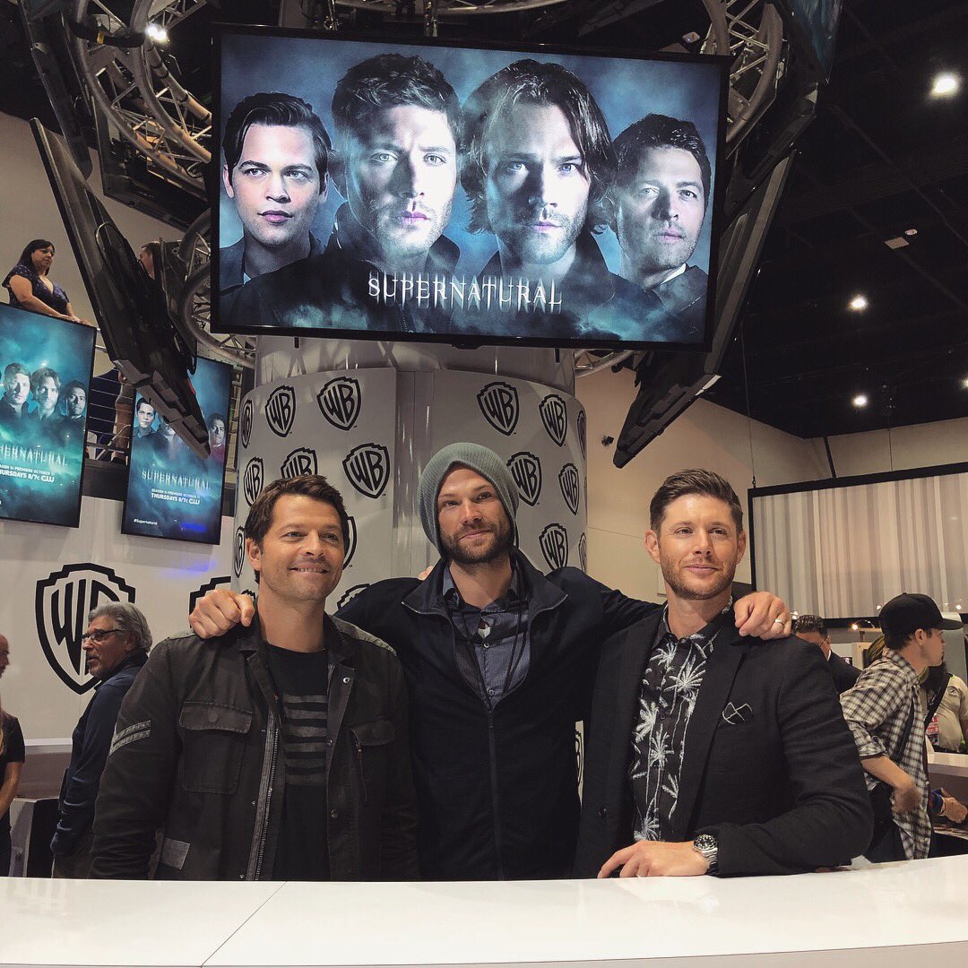 Farrah_A7's tweet photo. I'm so happy to see our boys good and having a great time at #SDDC2018 especially @jarpad  I was worried about him 😚💕 #Supernatural #spnfamily @warnerbrostv https://t.co/YuyxBwtrGk