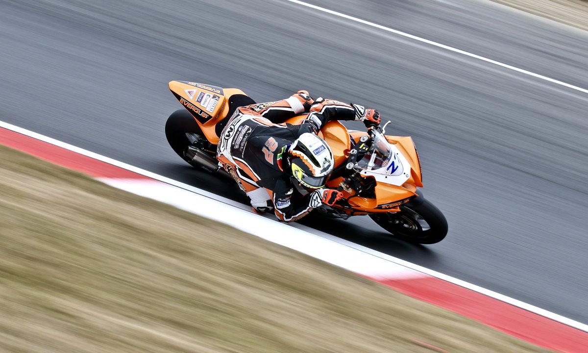 goat46's tweet photo. @EverquipRacing of all the photos I've taken this weekend , I do love this one !!! full commitment #elbowdown #gpstyle @bjornestment27, might get it signed at the end of the year !! 🇿🇦🏍💪
📸@goat46 pics... https://t.co/DHjbMFthmw