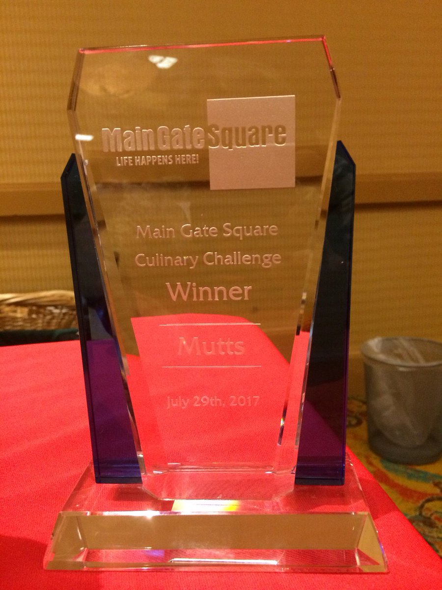 We had a great time last nite at the 2nd Annual <a href="/MainGateSquare/">Main Gate Square</a> Culinary Challenge last.  Pictured are Greg and Sue, Mutts owners, and their trophy from having won the 1st Annual Challenge in 2017 🌭