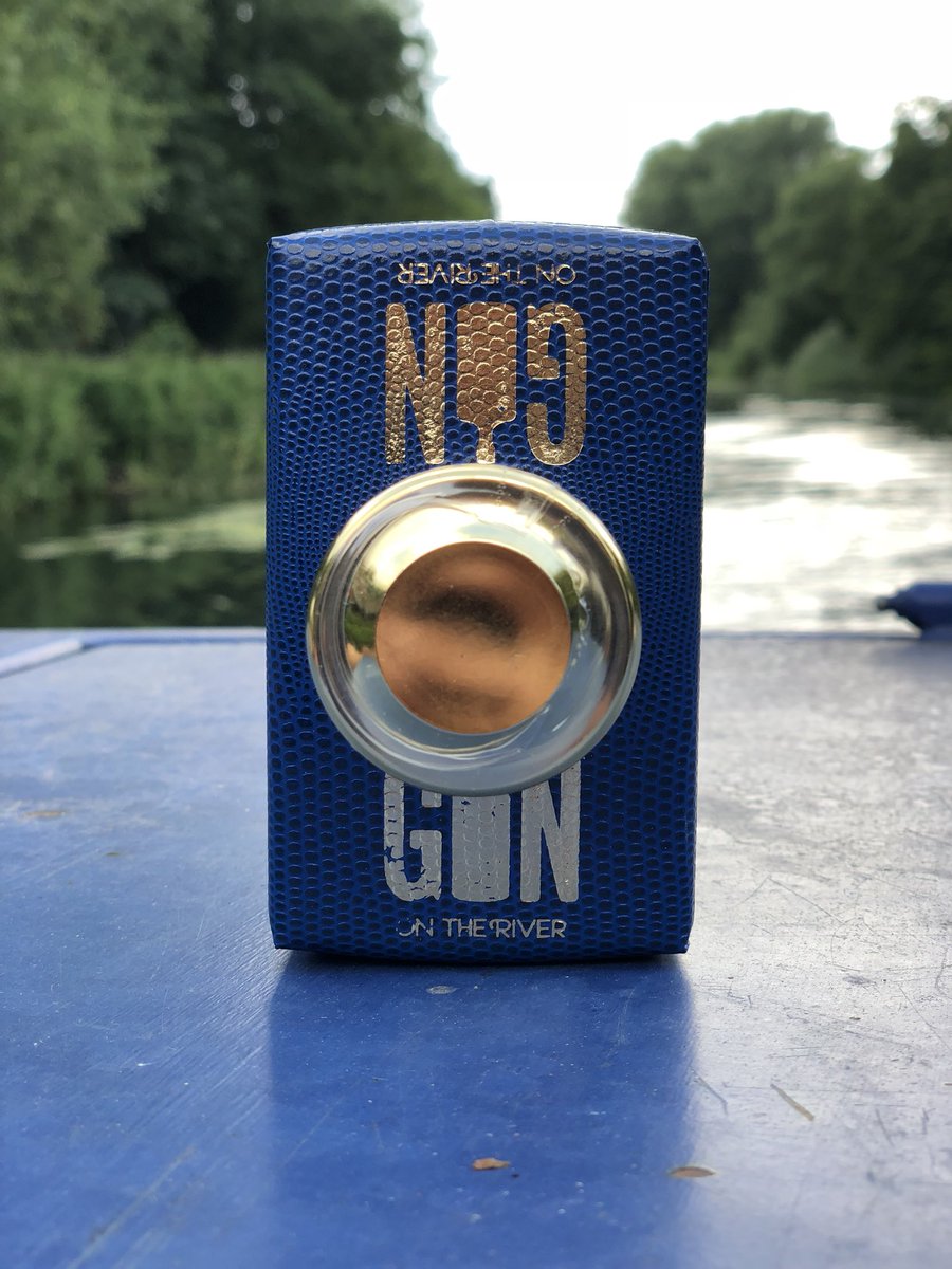 Another customised Skin Gin bottle for our friends over <a href="/ginontheriver/">Gin on the River</a> #gin #customskingin #bottleart #branding #hamburg #germangin