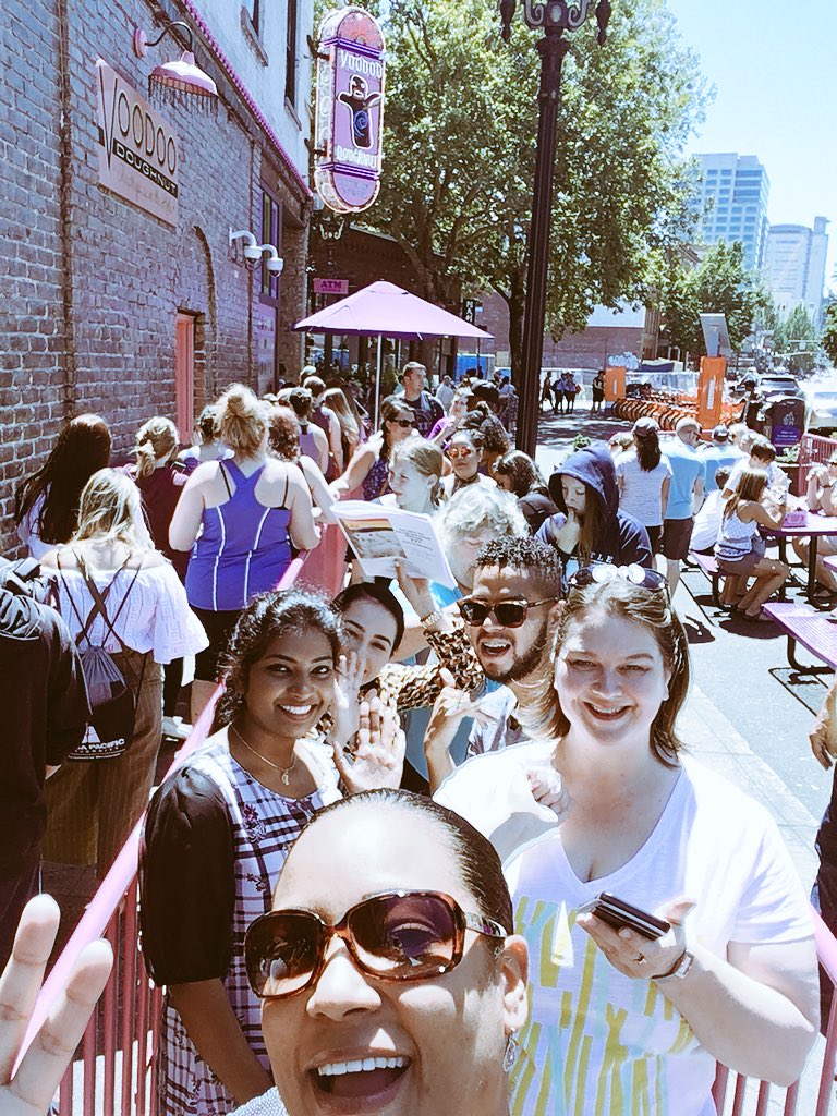 RogersLabUCD's tweet image. #RogersLab doing it up @VoodooDoughnut in Portland! #2018SDB