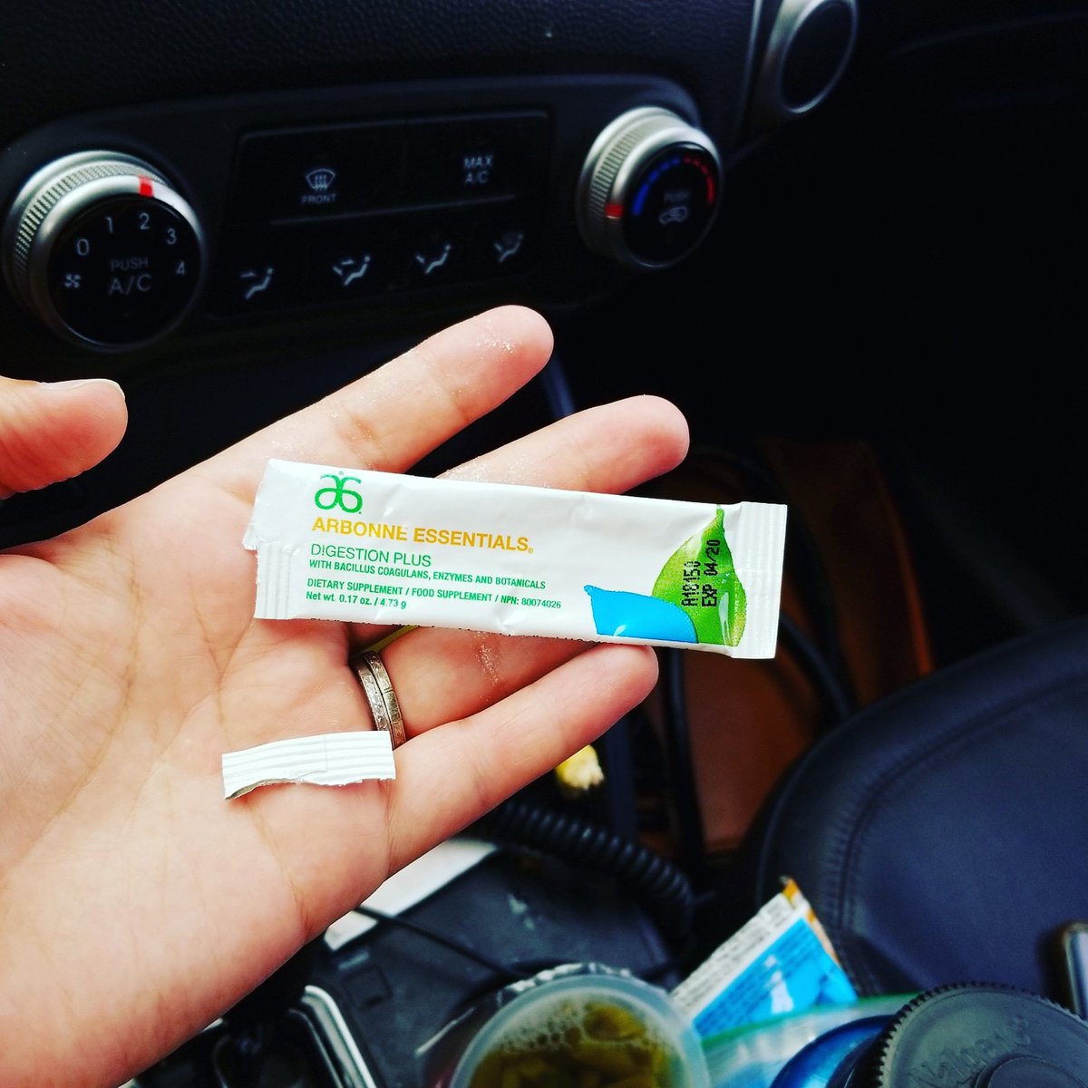 JessicaLockard's tweet photo. I live my life on the go ALOT! So having my #digestionplus be in these handy little packets is super helpful!
#wellness #arbonne #makinghealthyhappen #healthymom #healthyfamily #detox #vegan #vegitarian #healthyliving #puresafebenificial https://t.co/KrbIWgK6Zg