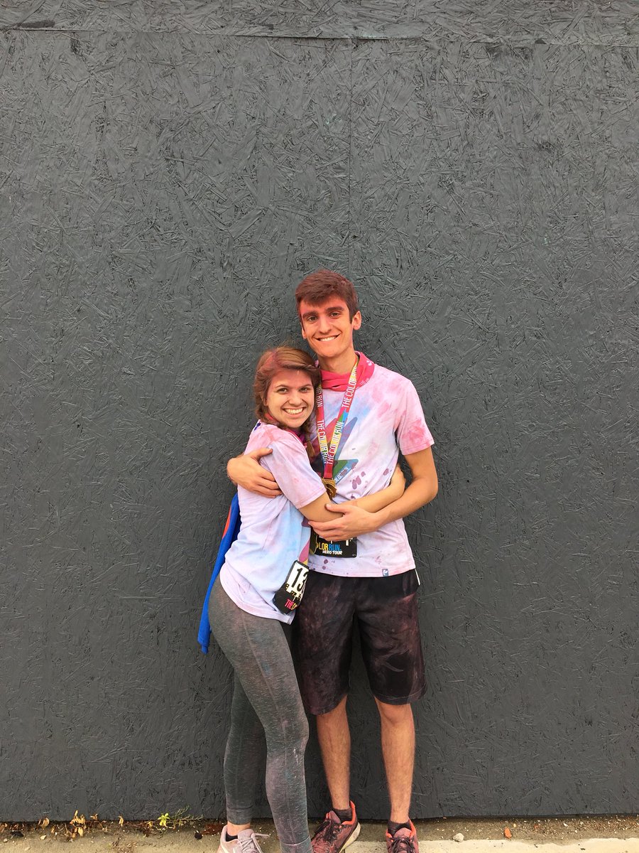 emilyysmith7's tweet image. #colorrun2018 ❤️🧡💛💚💜💙