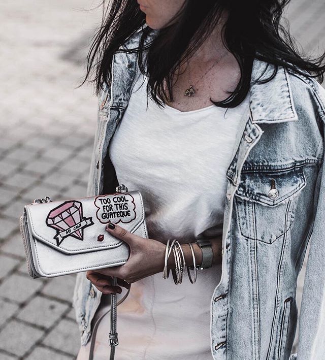 Juliesdresscode's tweet photo. Jeansjacken in Oversize - ganz große Liebe und perfekt bei dem nassen Wetter zur Zeit 🙌🏼 Wer liebt XXL-Jeansjacken genauso?
#lifestyleblog #juliesdresscode #styledbyme #streetstyle #fscgirly #blogger_de #fashionblogger_de #modeblogger_de #ootd #ootdf… https://t.co/LUuqGyQcu8 https://t.co/l5suKqs0EG