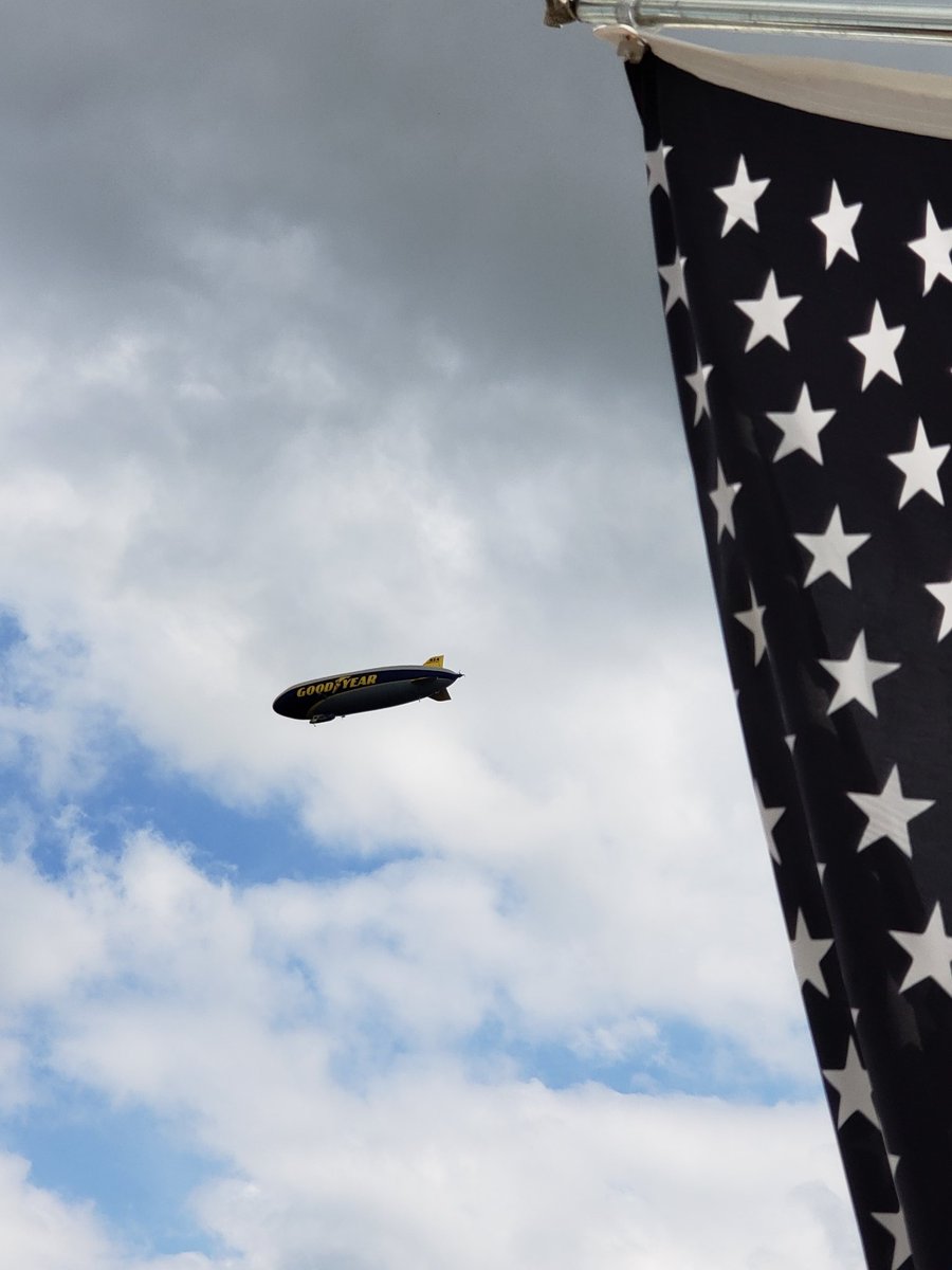 MMTribe927's tweet photo. Always awesome to see @GoodyearBlimp flying over Akron, Ohio #BlimpView @AkronOhioMayor @WintzWeather @BetsyKling @wkyc @frankmacekwkyc @MarkJWeather @JasonNweather @AndreBernier https://t.co/1gT1wuZdVO