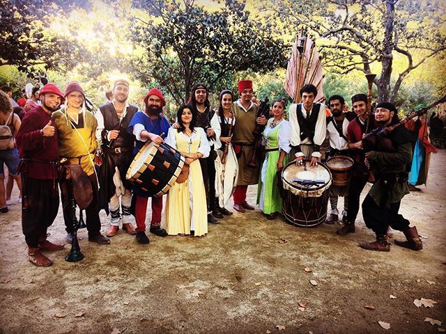 SubitusMedieval's tweet photo. Agermanament mexicà - català amb els @kronoscantus i els @subitusmedieval a la XXXIII Festa del Renaixement de Tortosa.
La música traspassa fronteres! +info: https://t.co/kyYBvxX7nF
#subitus #subtiusmedieval
#festadelrenaixement #tortosa
#santgregori … https://t.co/ORuWp8PQxS https://t.co/DO4TBiMZdJ