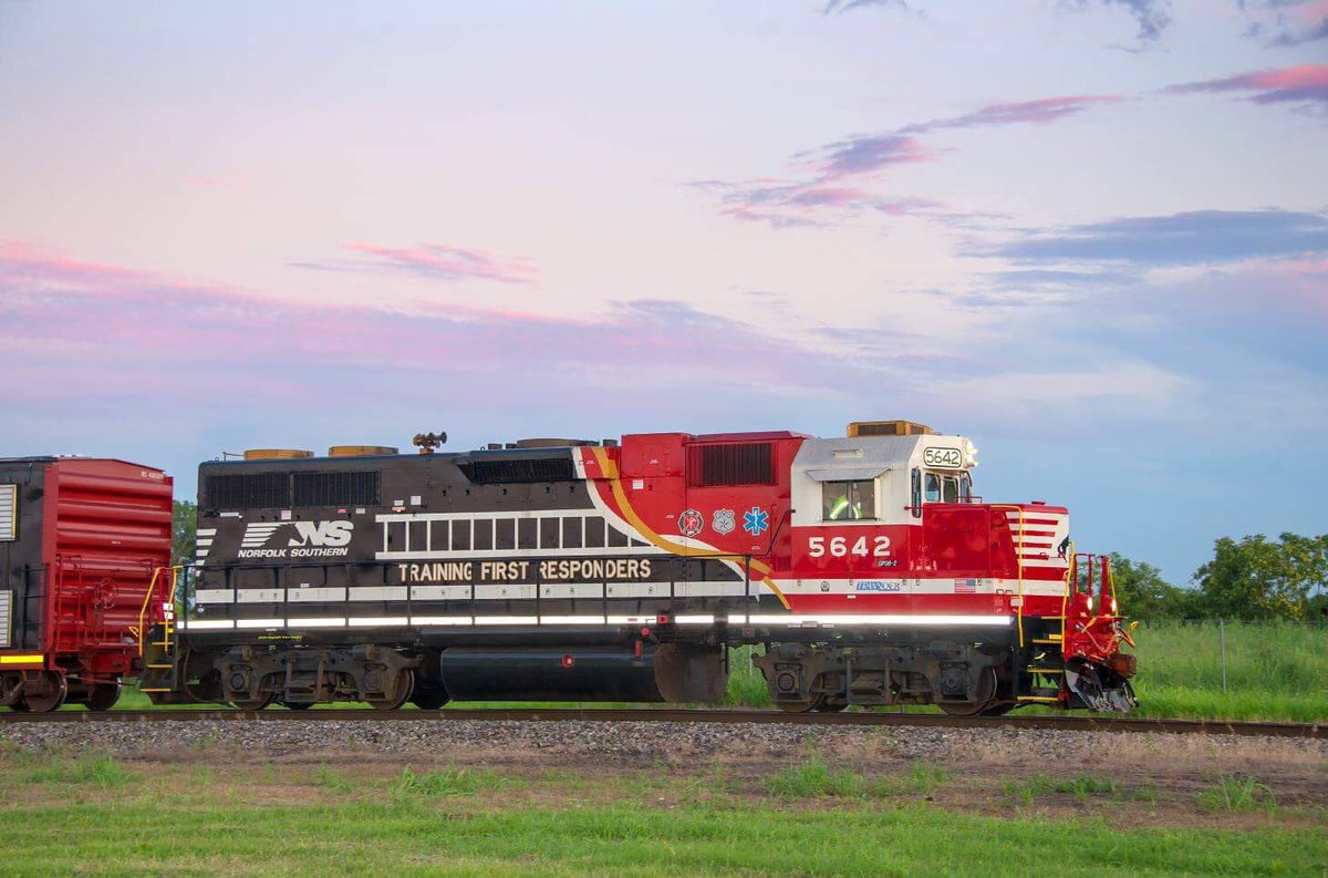 nscorp's tweet photo. NS’ OAR #safety train rolls along toward its next stop: St. Louis. The OAR program educates the public about the economic importance of the safe movement of hazardous materials by rail &amp; connects #firstresponders in NS communities with info &amp; training. https://t.co/WcNvDXmiVe https://t.co/E3OhOMkPeA