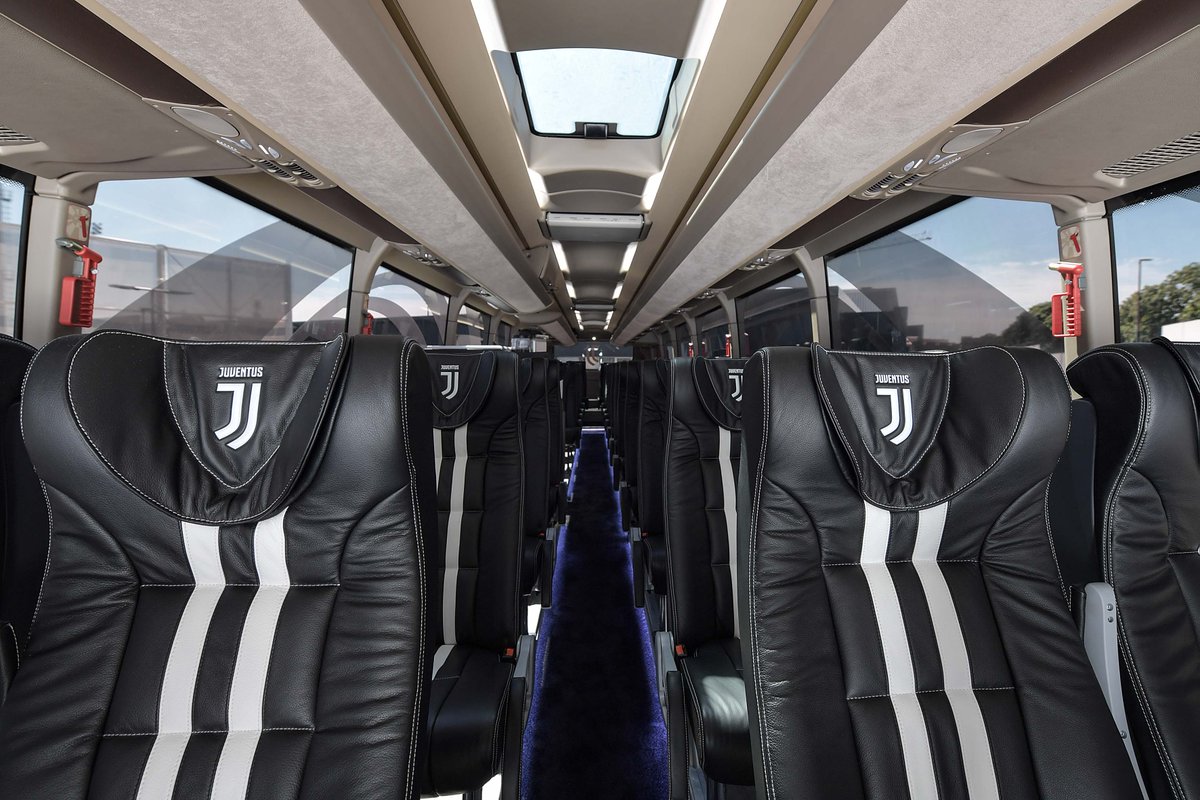 juventusfces's tweet photo. 👌👌👌 El nuevo autobús ⚪️⚫️ en colaboración con @GarageItaliaC! https://t.co/gx4cYjVCvB