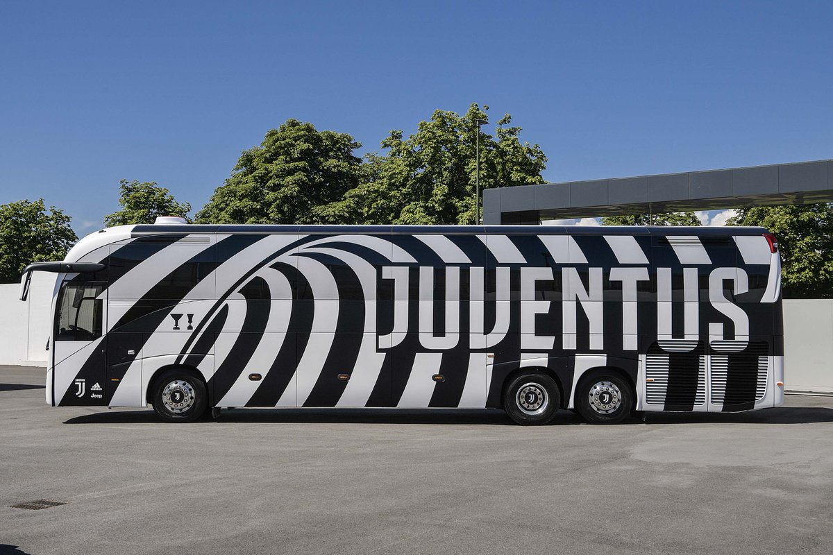 juventusfces's tweet photo. 👌👌👌 El nuevo autobús ⚪️⚫️ en colaboración con @GarageItaliaC! https://t.co/gx4cYjVCvB