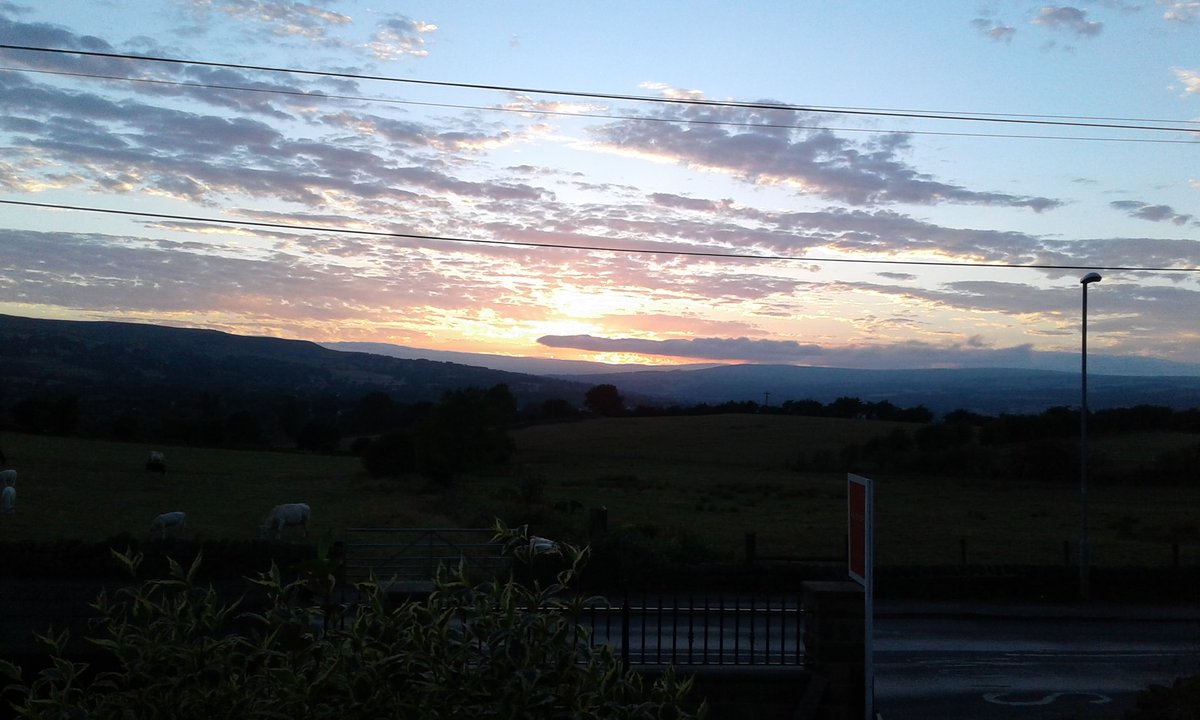 JumpingWaterJet's tweet image. Yet another brilliant sunset seen from the headquarters of Jump Jet Ltd  well my house really.
#waterfeatures #gardencenters #watergardens #Creatingyourperfectspace